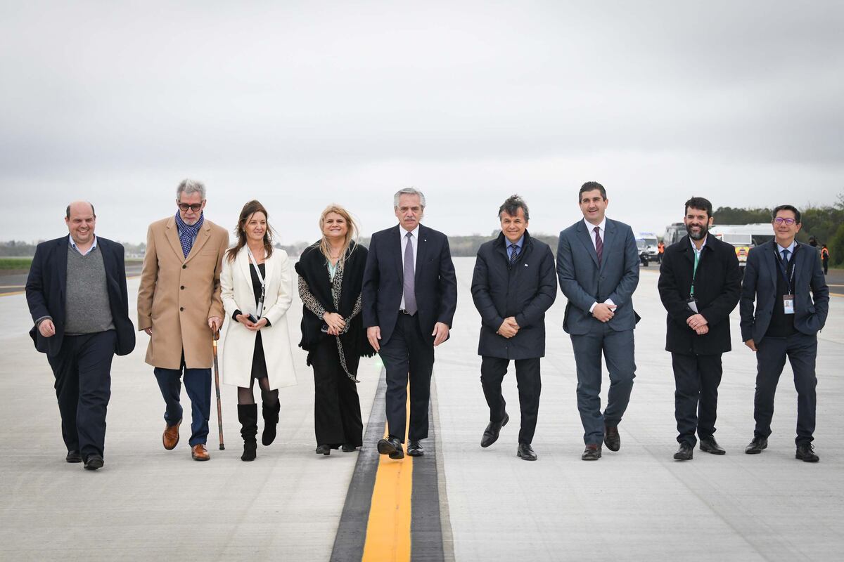 El presidente Alberto Fernández encabezó el viernes, junto con el ministro de Transporte, Diego Giuliano, la inauguración de la nueva calle de rodale. (Presidencia/Télam)