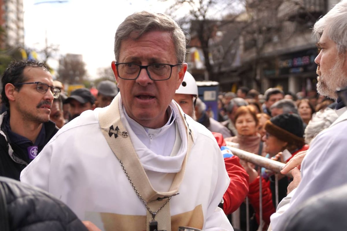 San Cayetano. Jorge García Cuerva, en la iglesia Liniers. (Gentileza Clarín)
