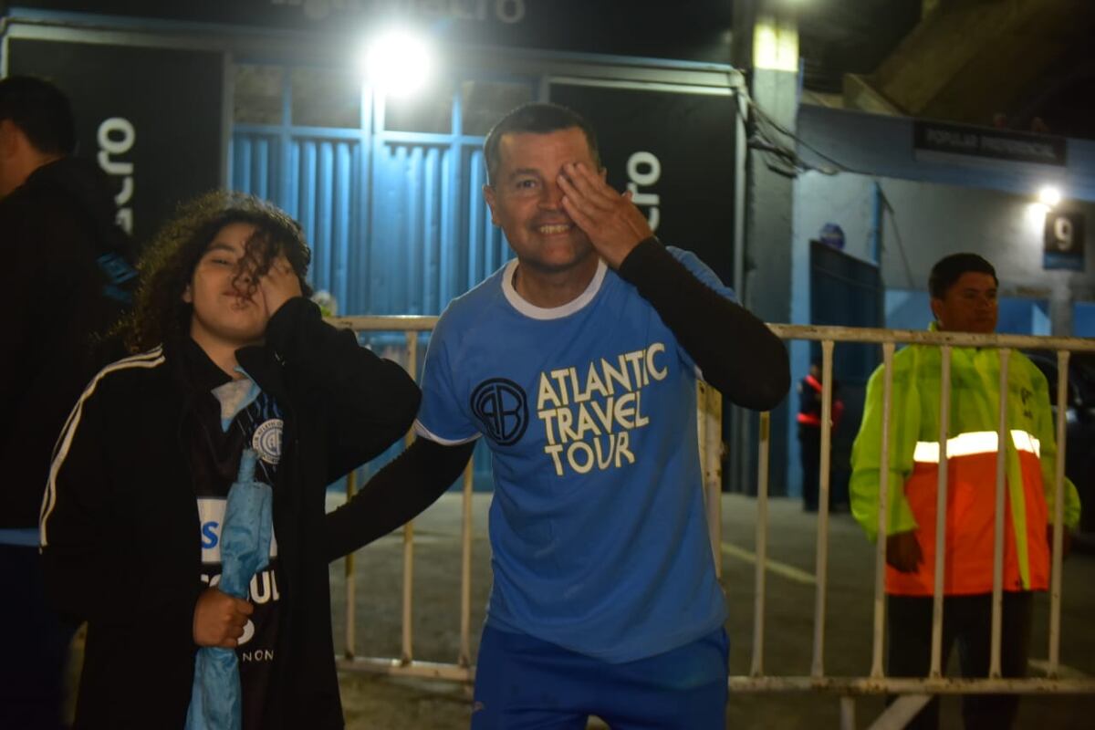 Cara 'e Cancha de Belgrano en la previa del partido con Estudiantes en el estadio Gigante de Alberdi. (Nicolás Bravo / La Voz)