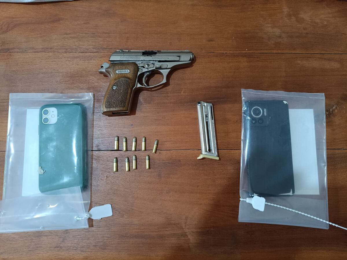 Tres detenidos y armas secuestradas tras varios allanamientos en Los Surgentes y Río Cuarto.