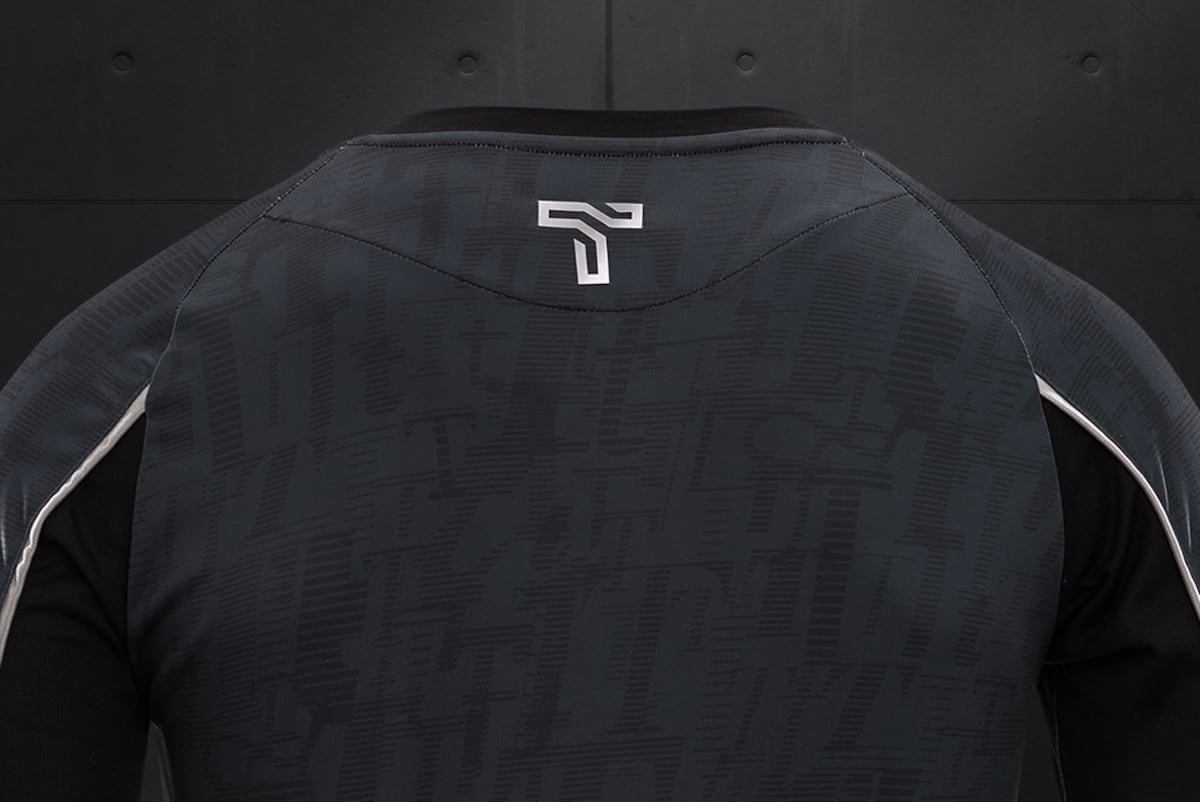 La T se luce en la parte posterior de la nueva camiseta alternativa de Talleres. (Prensa Talleres)