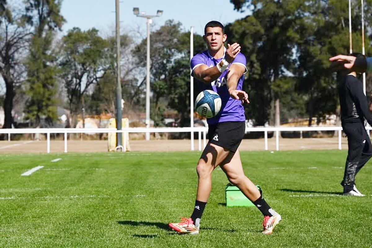 El plantel de Los Pumas entrena a puertas cerradas en Palermo Bajo como parte de su preparación para el Rugby Championship, específicamente para su debut contra los All Blacks en el Estadio Mario Alberto Kempes de Córdoba.