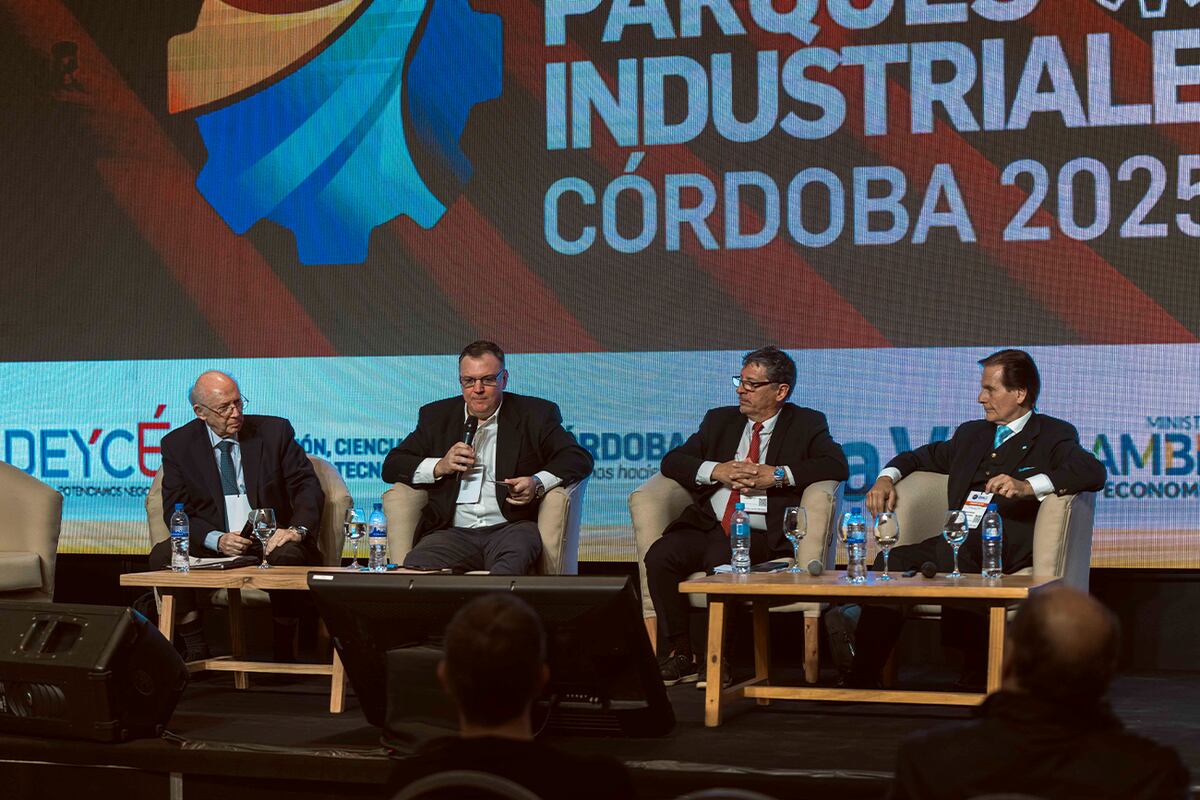 Conversatorio sobre Integración Productiva y Estrategias para Negocios Internacionales en la Expo Parques Industriales Córdoba 2025 (LA VOZ).