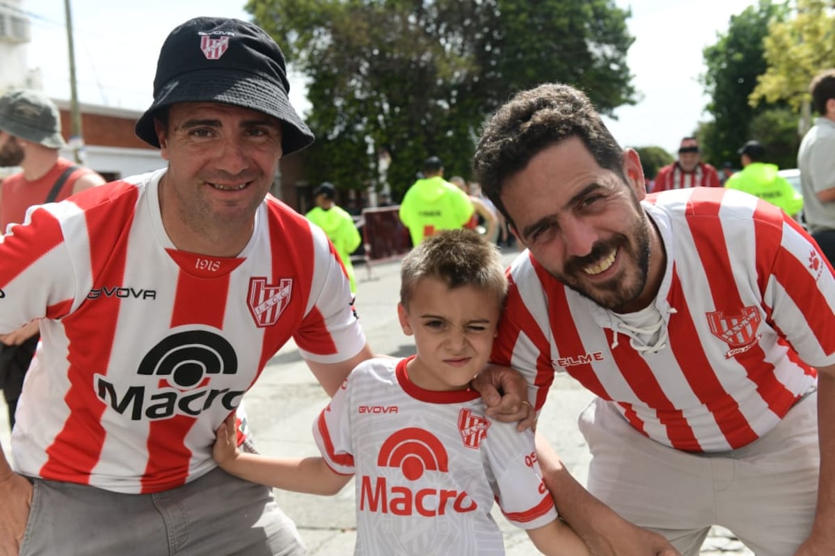 Hinchas de Instituto en la previa del clásico con Talleres en Alta Córdoba. (José Gabriel Hernández y Javier Ferreyra / La Voz)