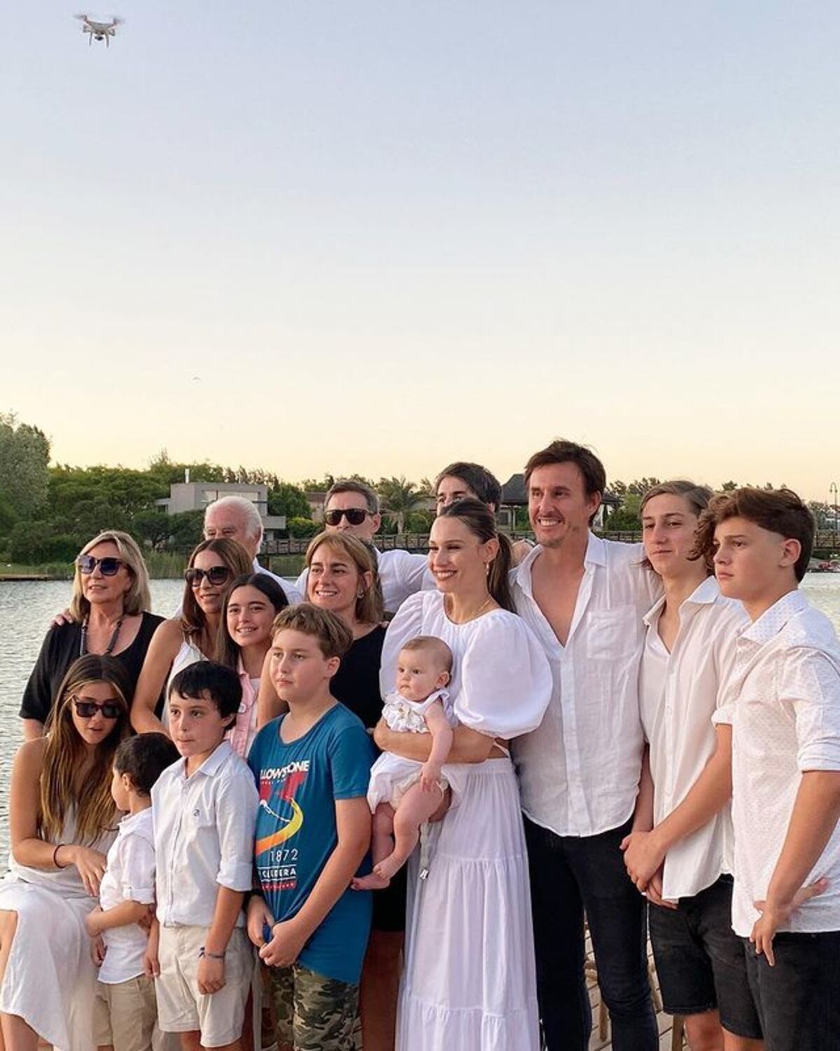 Pampita y Roberto García Moritán en el bautismo de Ana