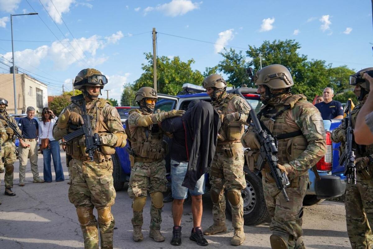 La detención de "El Sicario" fue en el marco de 61 allanamientos que se realizaron en la zona sudeste de la ciudad de Córdoba. (Policía).