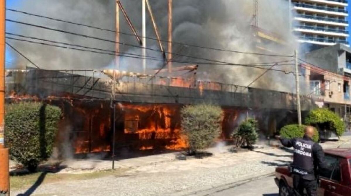 El incendio alarmó a la ciudad serrana.