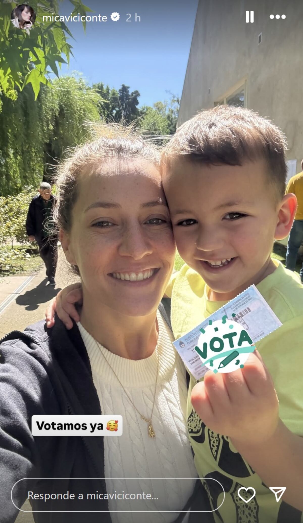 Elecciones 2025: Mica Viciconte fue a votar con su hijo (Captura de pantalla)