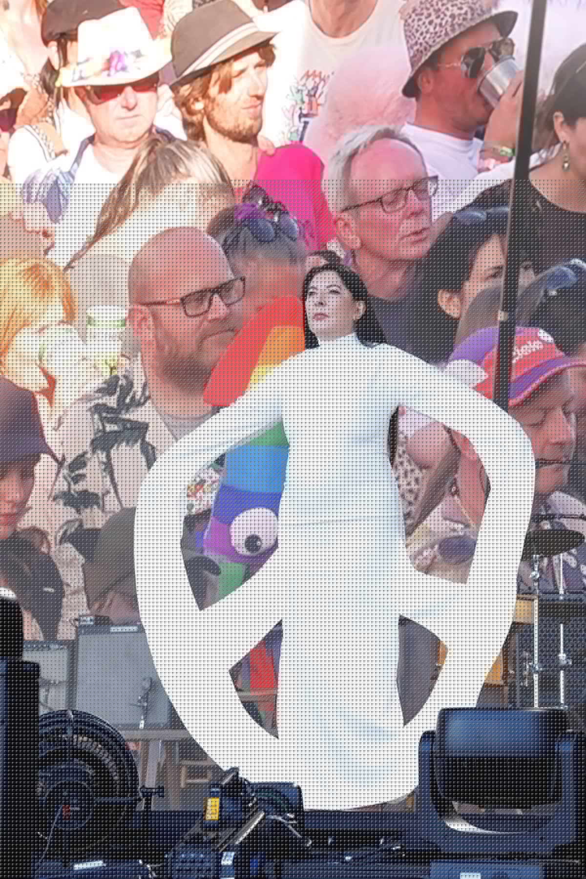 Marina Abramović, artista serbia dedicada al arte del performance y el arte conceptual, tuvo su momento en el Glastonbury 2024. (AP)