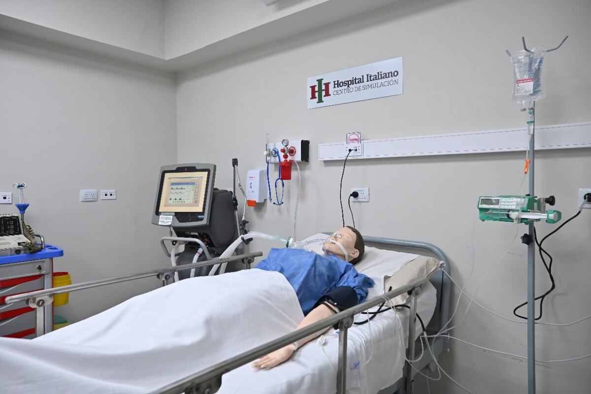 En el Centro de Simulación, los profesionales viven escenarios clínicos tan reales que permiten entrenar decisiones críticas sin poner en riesgo a ningún paciente.