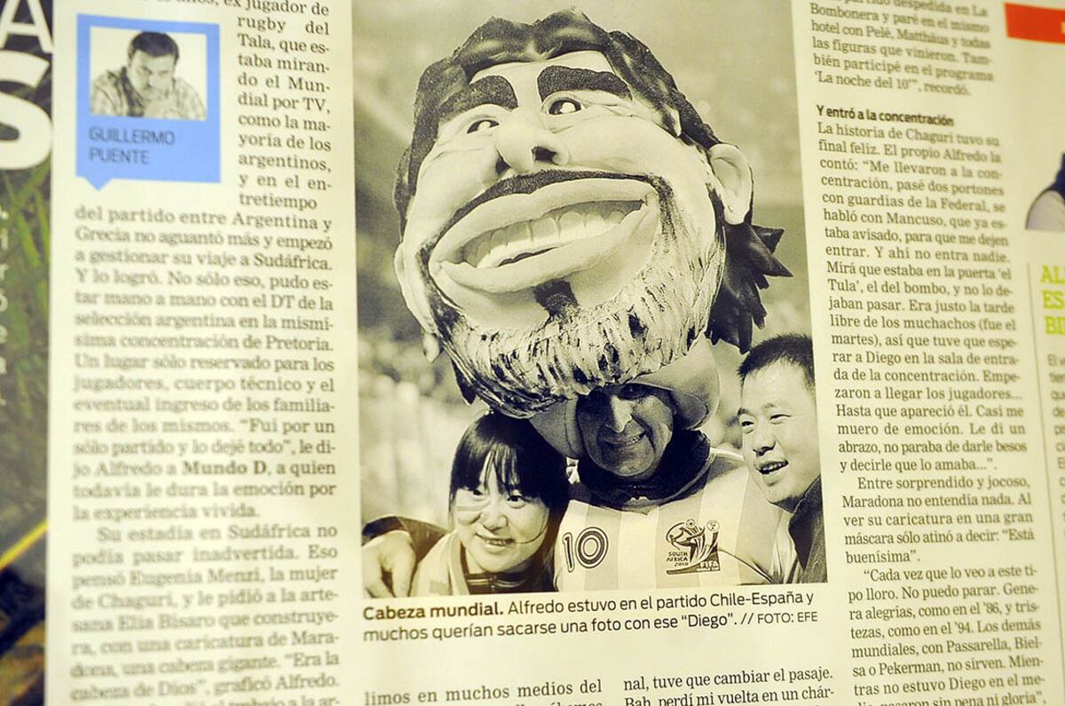 Alfredo Chaguri es contador y fanatico de Boca y de Diego Maradona a quien ha seguido por todo el mundo en mundilaes y en Boca y tiene diversos recuerdo con el y sobre a 10 meses de su muerte lo recuerda 23 septiembre 2021 foto Javier Ferreyra