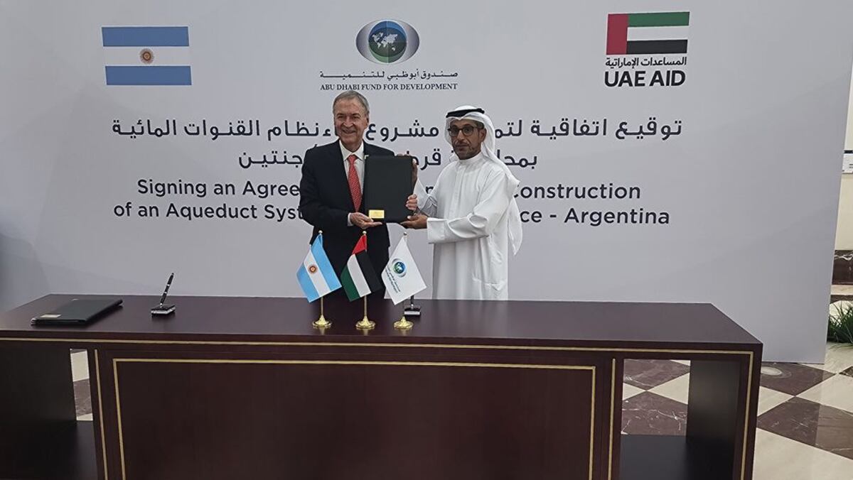 Gira. Desde Abu Dhabi, donde viajó para conseguir financiamiento para acueductos, el gobernador Schiaretti siguió el conflicto en los hospitales públicos.