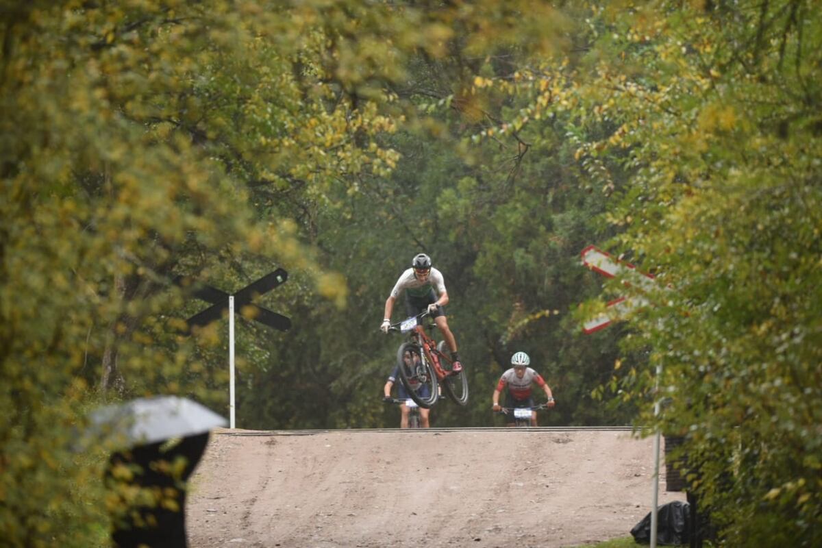 Desafío Río Pinto, día2. La competencia más convocante de MTB a nivel continental, con una inscripción de 5500 participantes, un récord histórico. (La Voz)