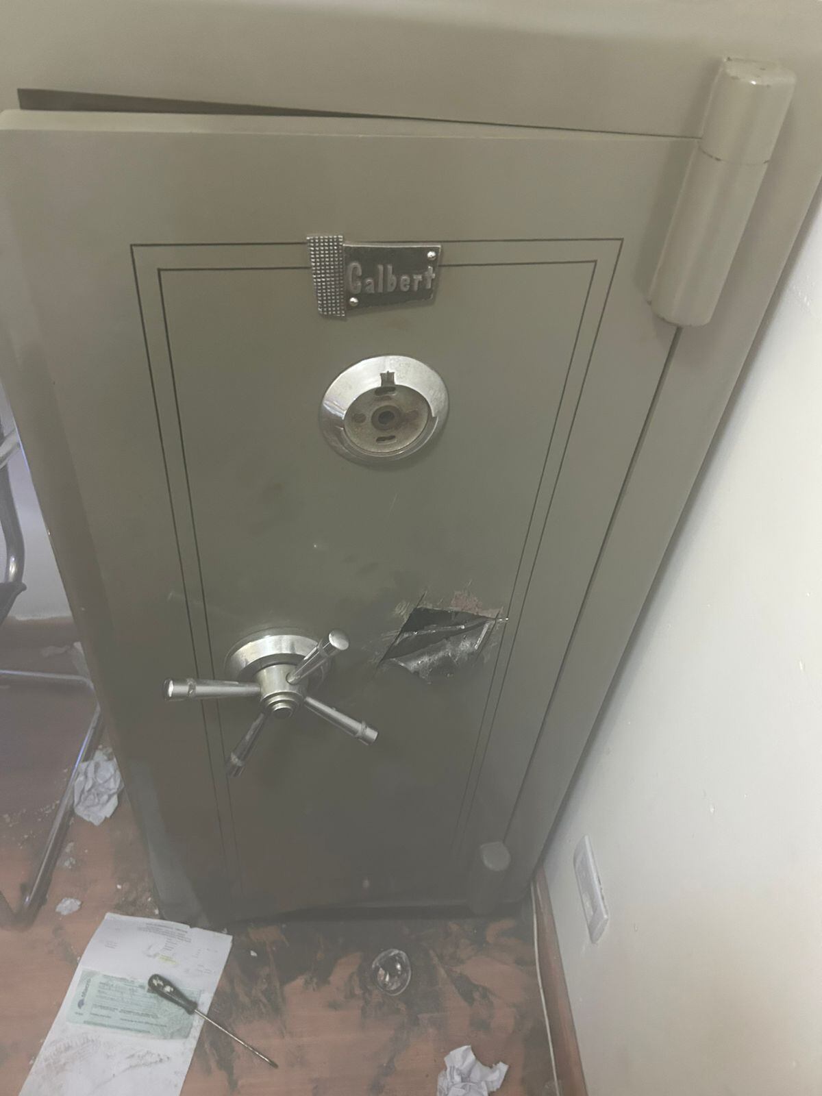 Con poderosos inhibidores de alarma, ladrones entraron a robar a una distribuidora en Córdoba Capital. (Policía)
