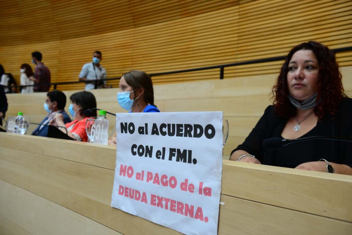 Reclamo de las legisladoras de la izquierda en la Legislatura de Córdoba. (José Hernández)