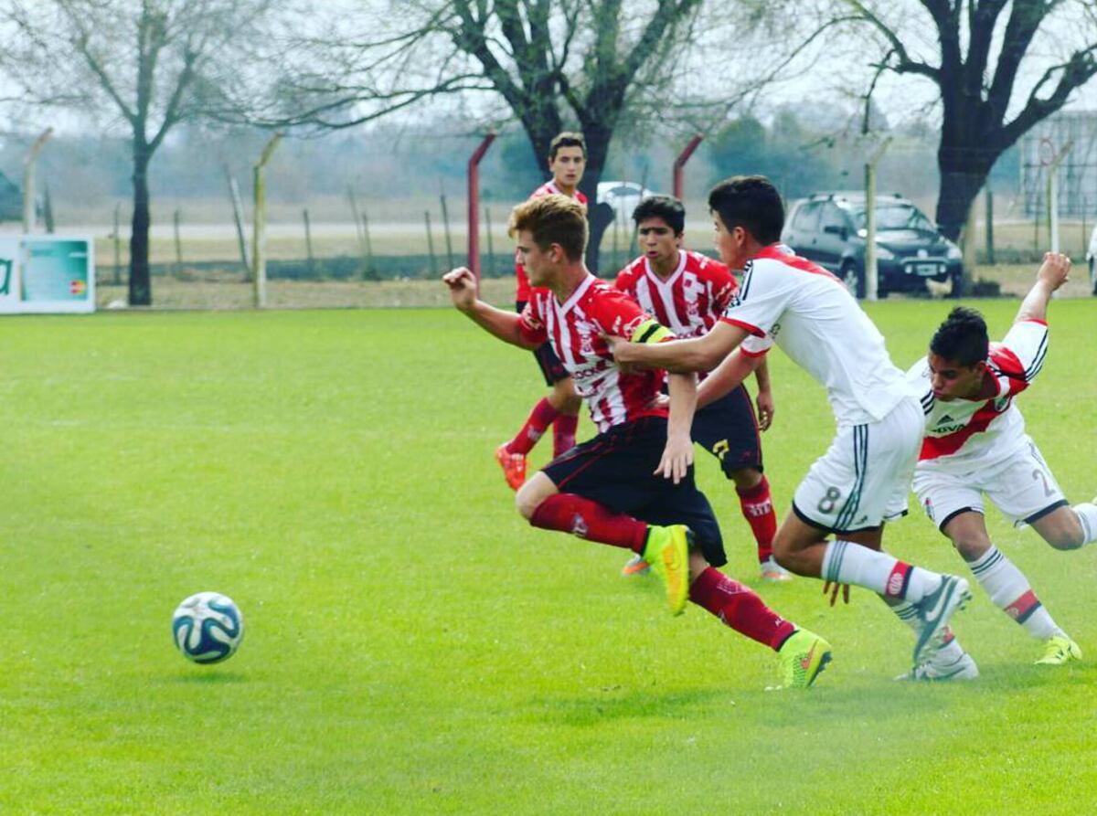 Lucas Beltrán en su etapa de formación en Instituto. Desde allí saltaría a River. (Instagram @BeltranLucass)