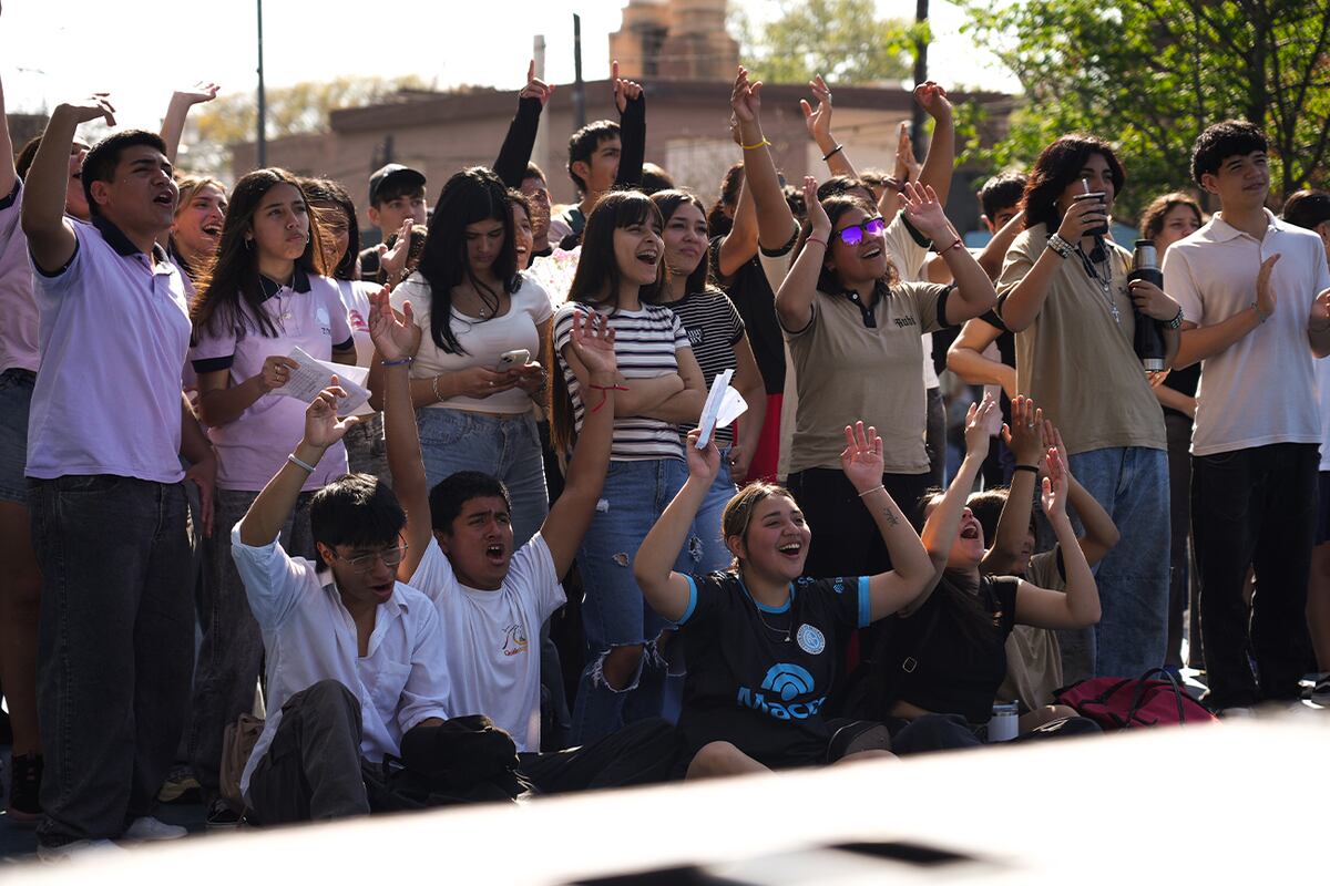 Las escuelas jugaron en desafíos de cultura general.