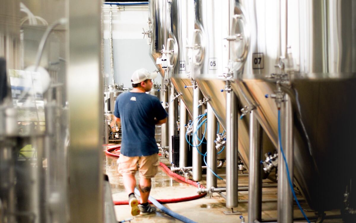 PRODUCCIÓN. Träumer Bier produce cerveza de diferentes estilos, incluido uno en base a harina de algarroba