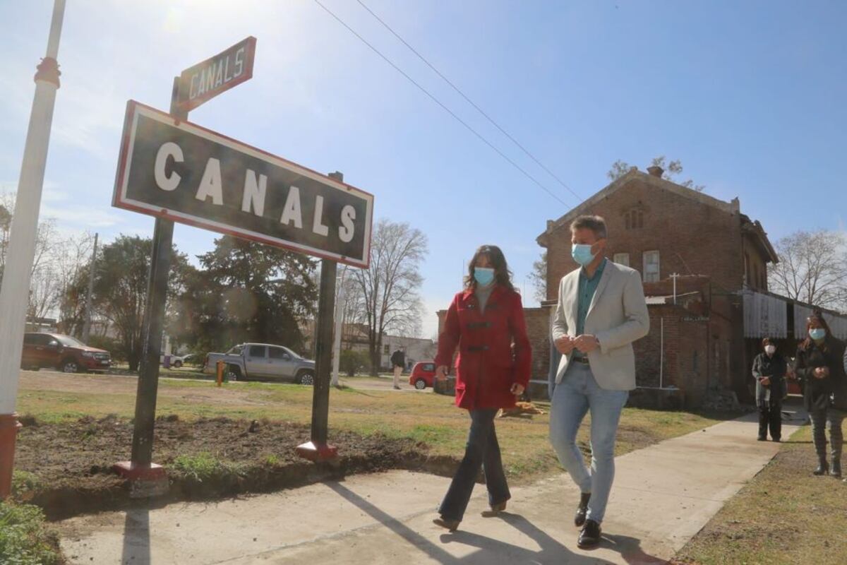 Recorrida. Natalia de la Sota fue recibida en Canals por el intendente peronista Edgar Bruno. (Prensa Hacemos por Córdoba)