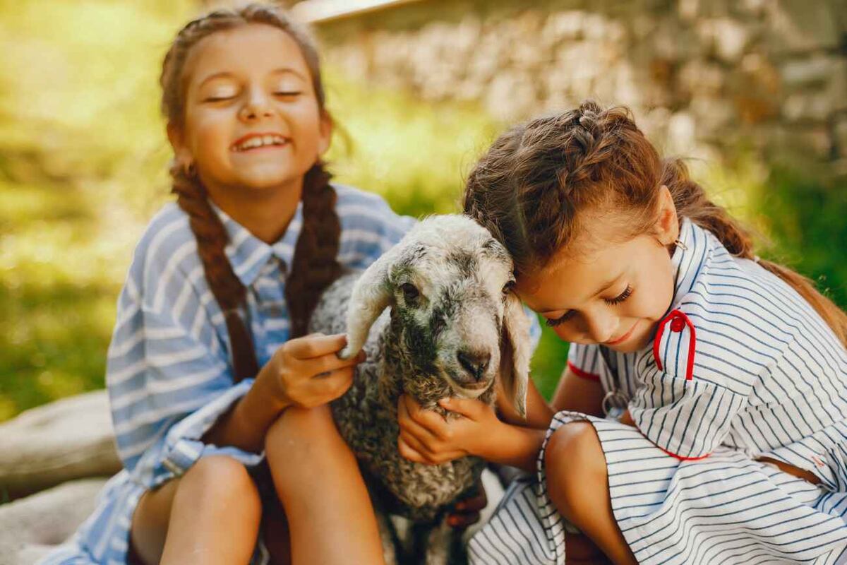 La presencia de mascotas en los primeros años de vida influyen en desarrollo emocional de los niños. (Freepik)