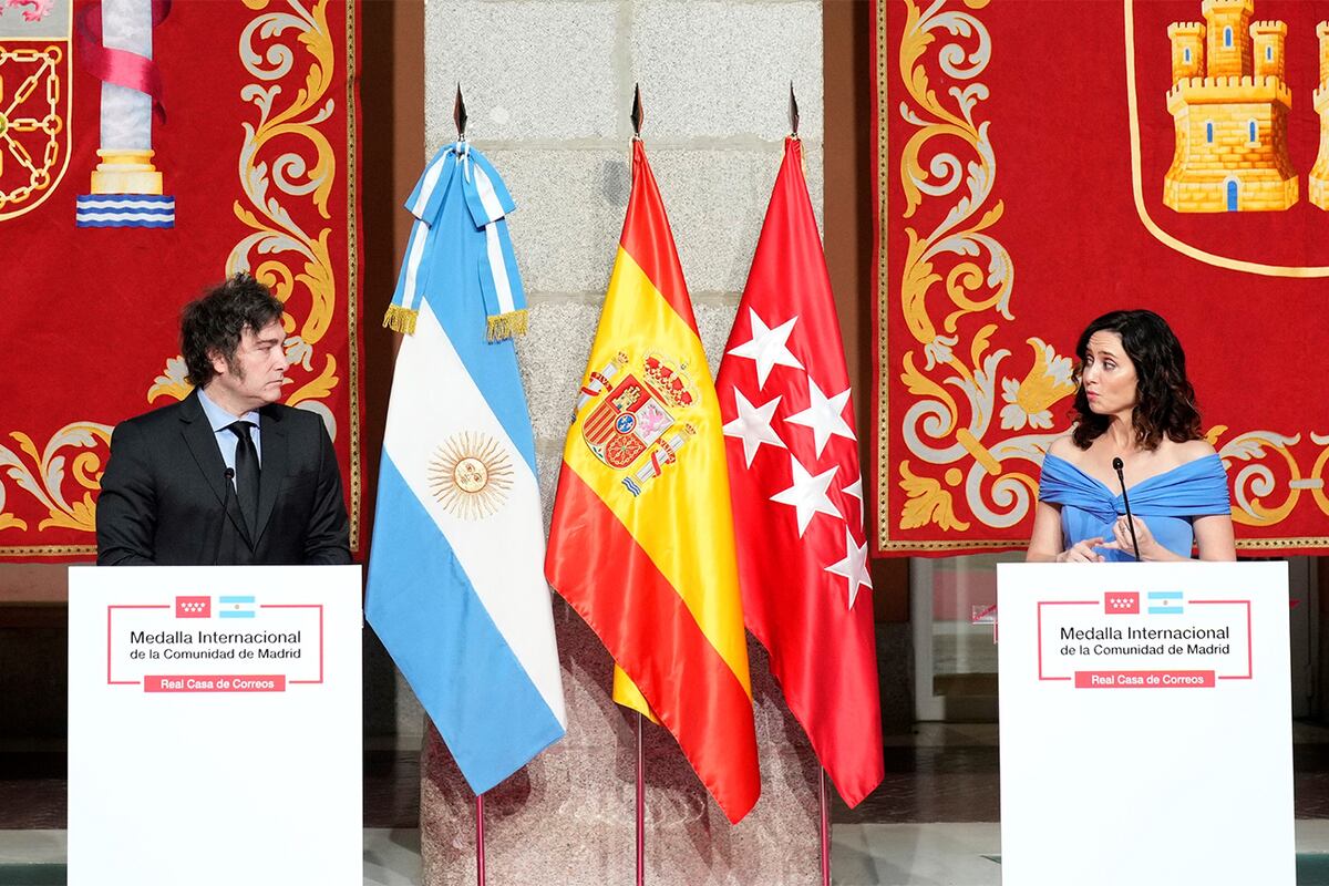Milei, junto a la presidenta de la Comunidad de Madrid, Isabel Díaz Ayuso (AP).