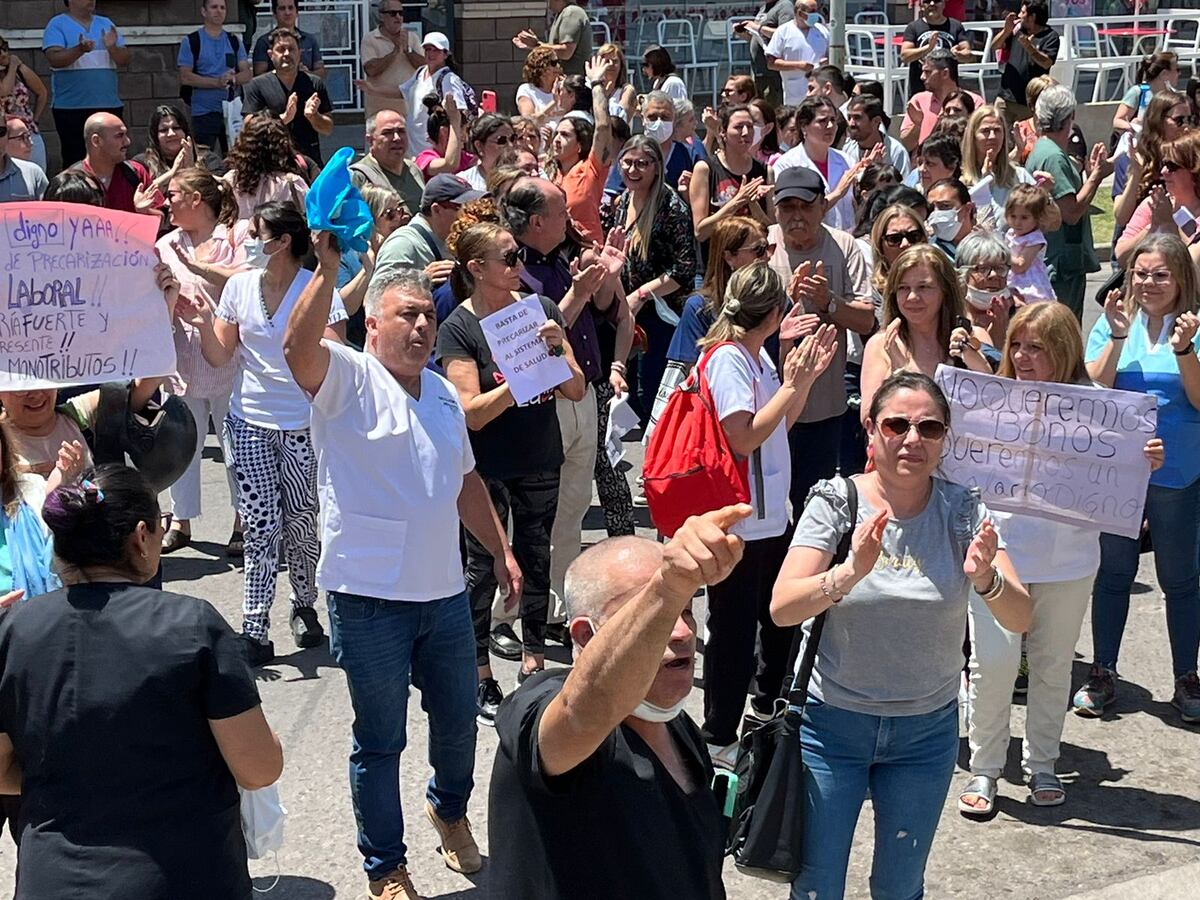 Protesta de personal de salud en el Hospital de Río Cuarto. (Tomy Fragueiro La Voz)