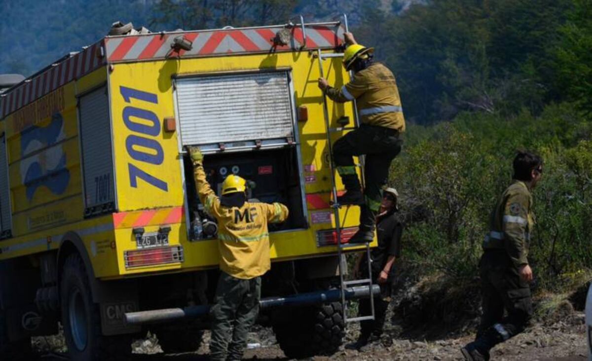 Lograron controlar el incendio en Puerto Patriada y contener el de Los Alerces.