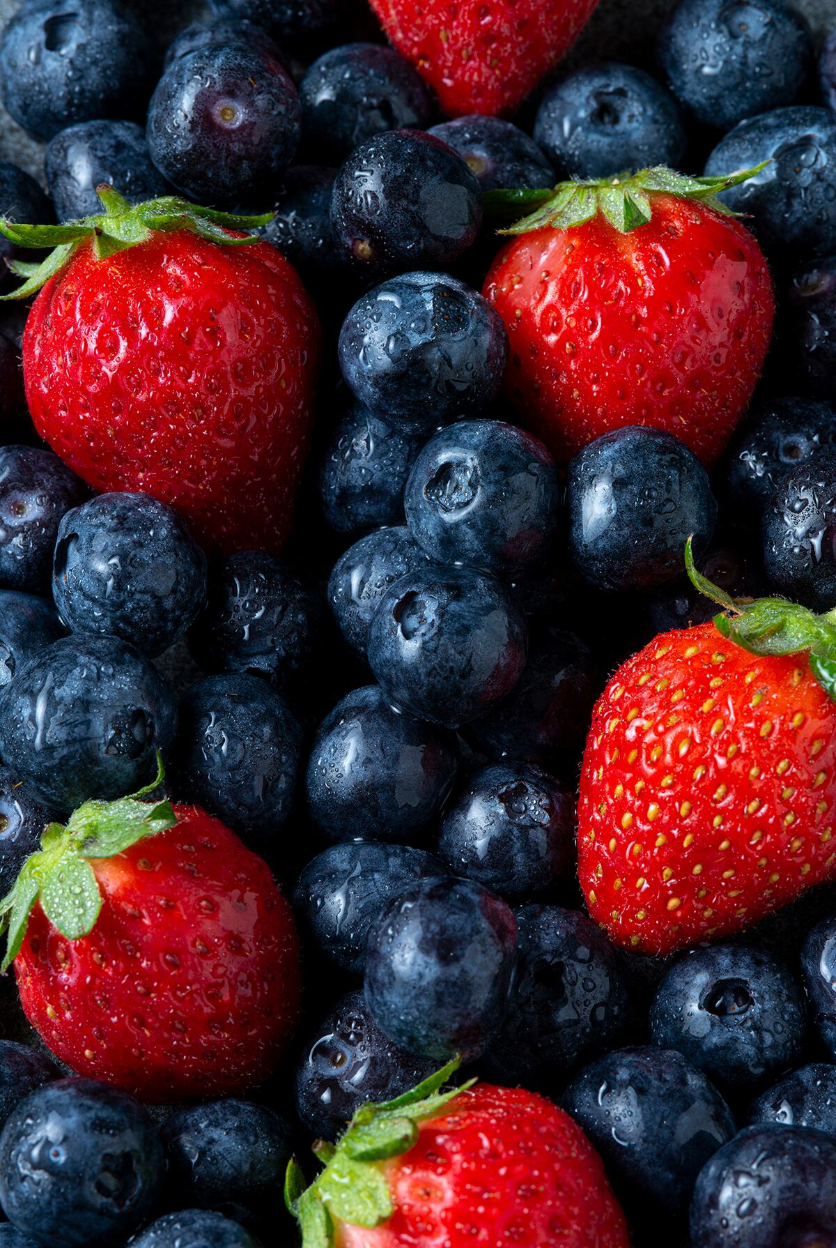 Los frutos rojos son muy ricos en vitamina C, un nutriente fundamental para la producción de la proteína. (Freepik)