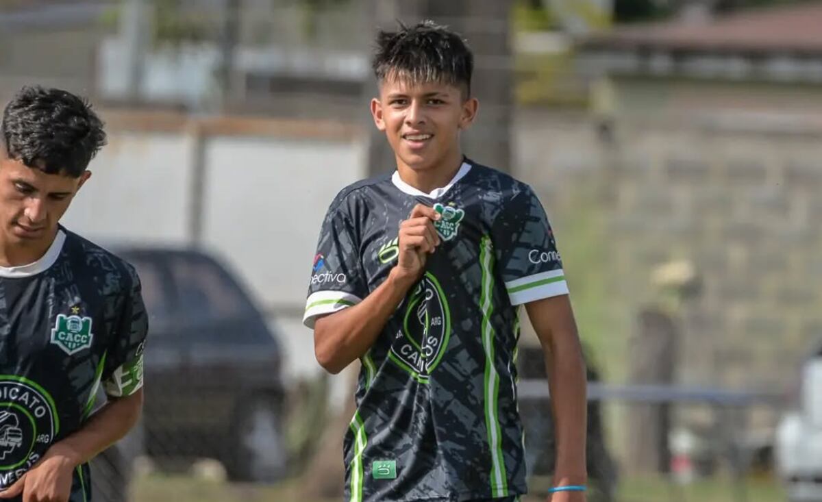 Tomás Peralta, joven jugador de Instituto, que llegó desde Camioneros. (Instagram _tomassperalta / @piccoph).