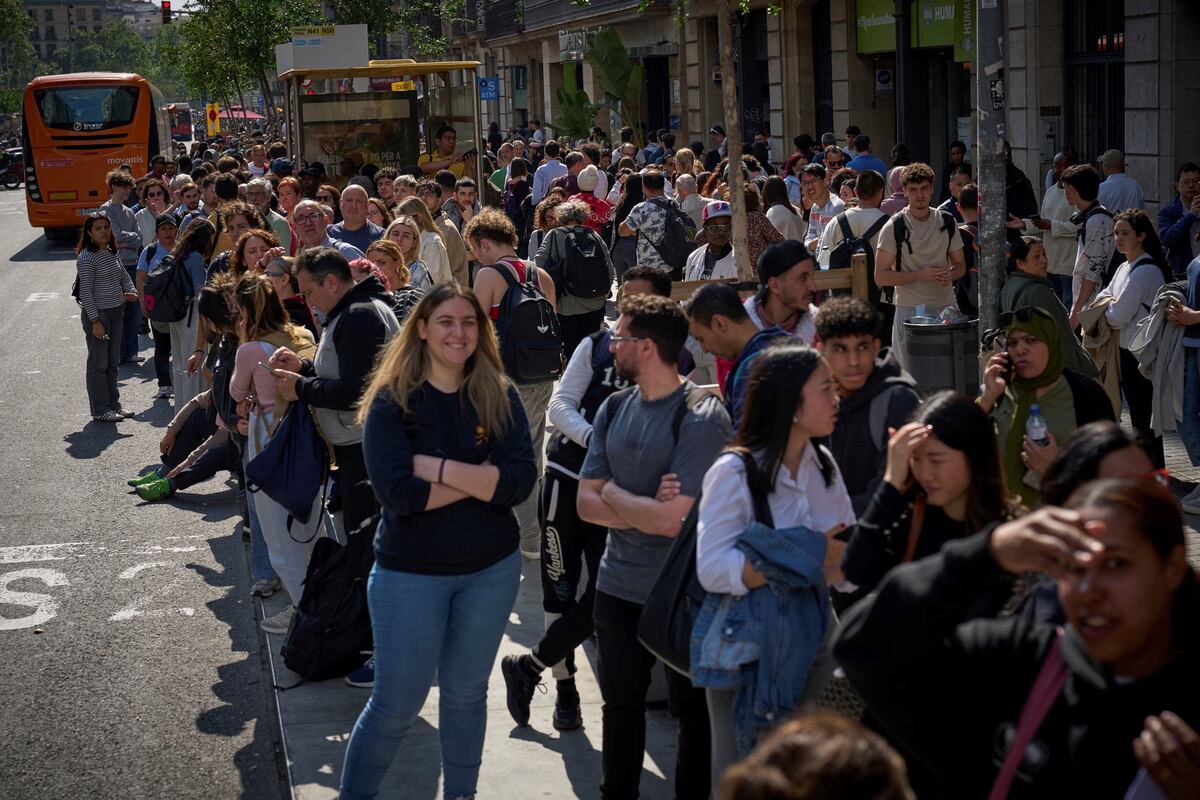 Apagón en España y Portugal y las consecuencias en la gente. (AP)