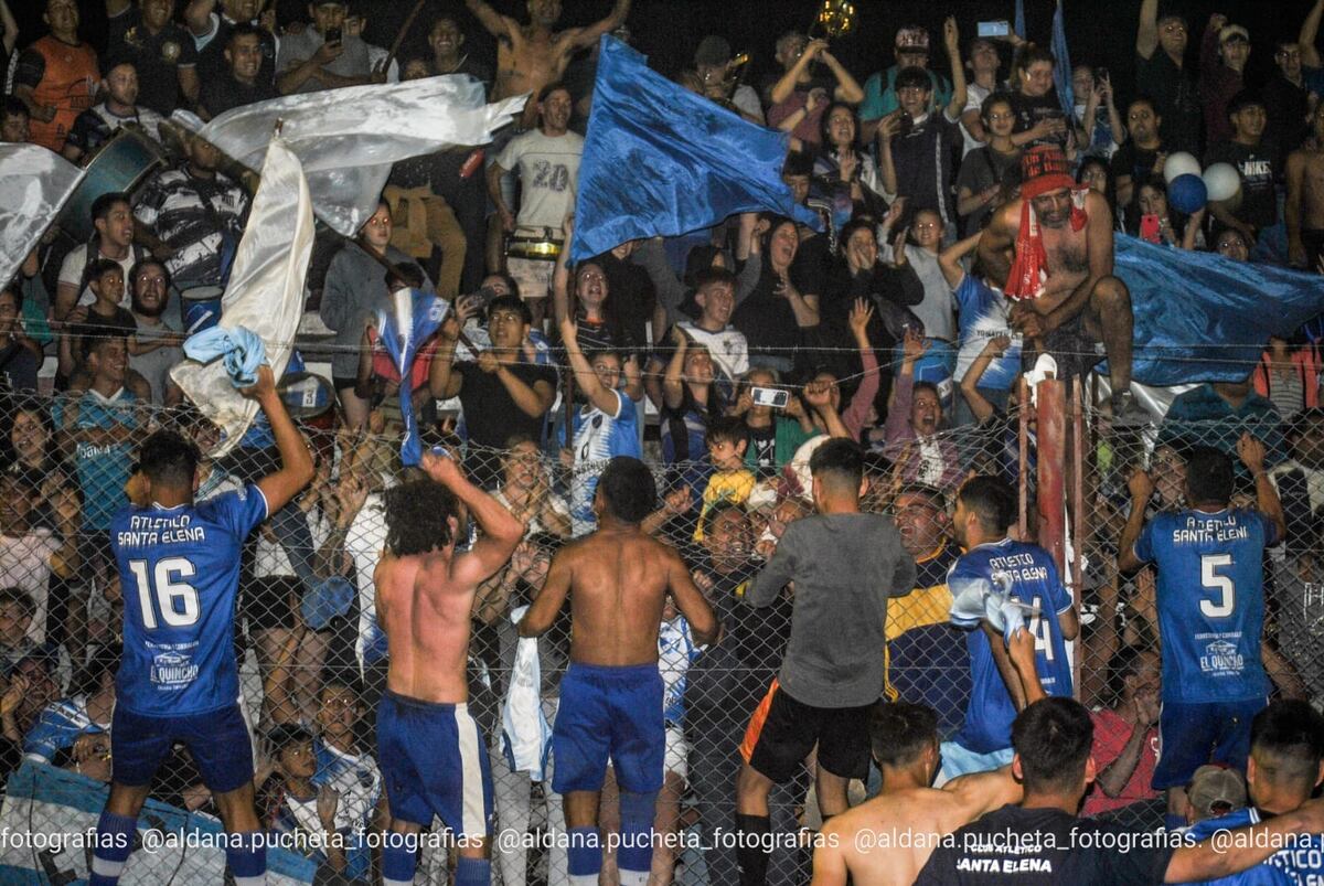 Club Atlético Santa Elena se consagró campeón del Torneo Clausura de la Liga Regional Colón. Una fiesta que no termina. (Gentileza Aldana Pucheta Fotografía).