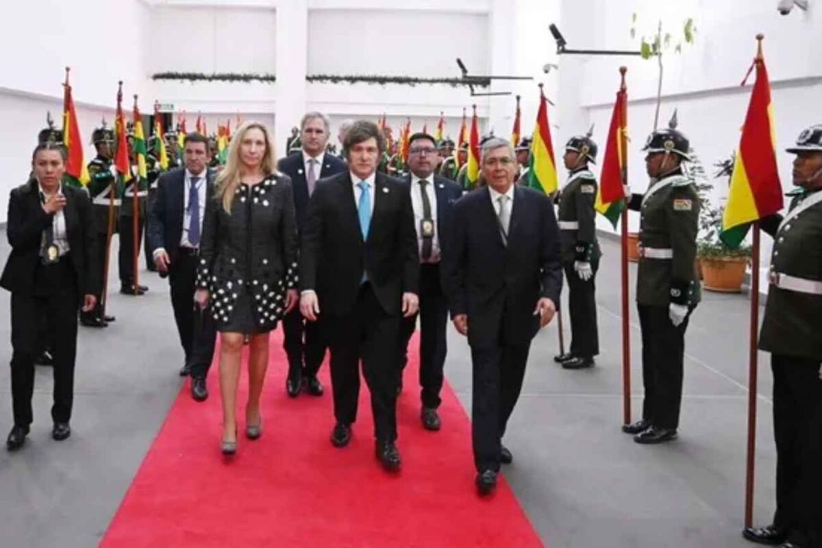 Javier Milei asistió a la asunción del flamante presidente de Bolivia, Rodrigo Paz Pereira.