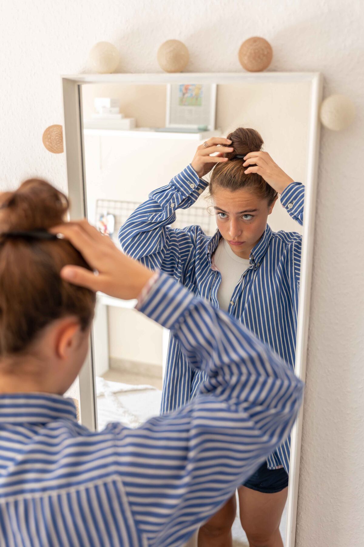 La mayor caída en determinados momentos del año puede formar parte del ciclo natural del pelo. (Freepik)