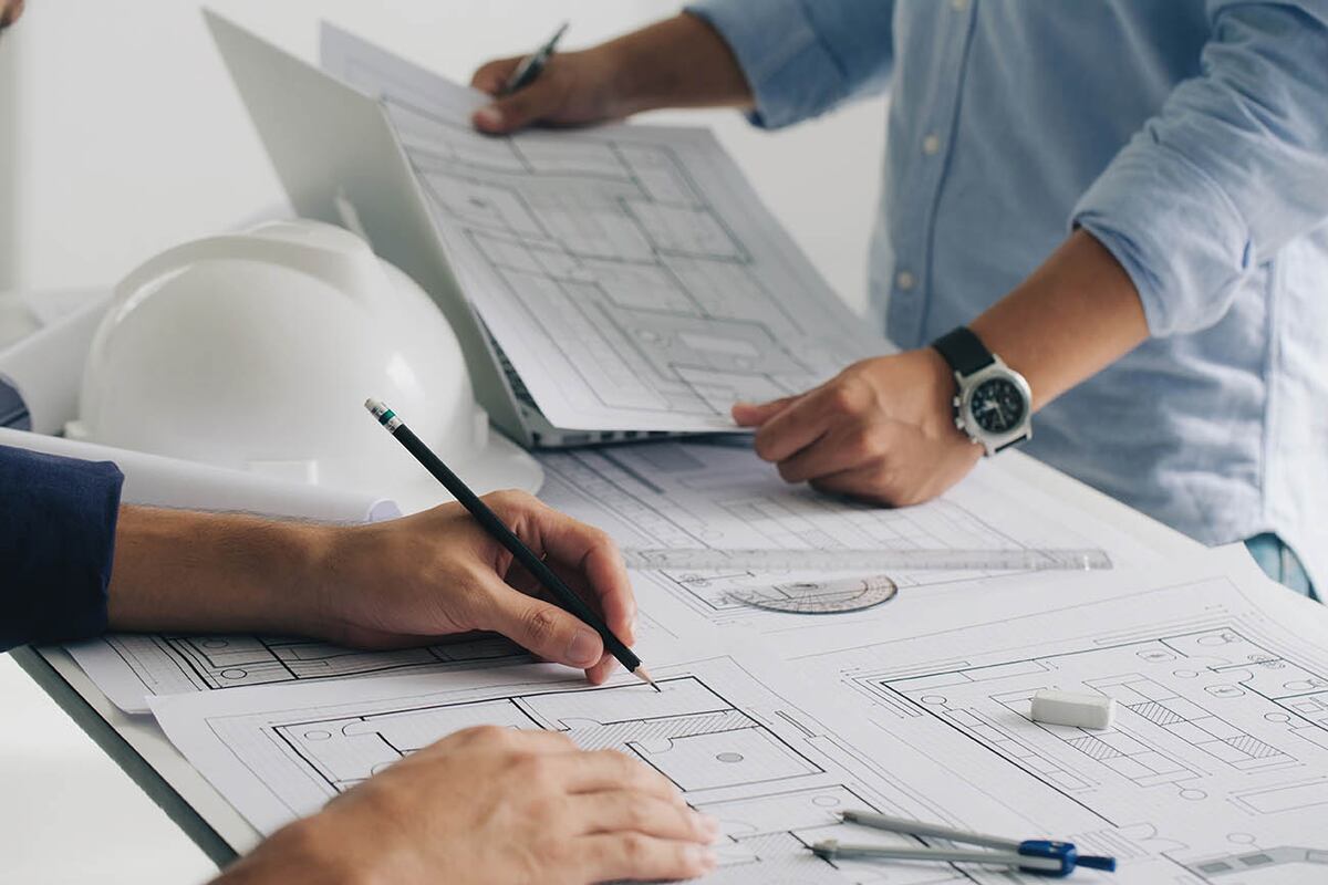 La arquitecta remarca la importancia de verificar que el profesional esté debidamente matriculado y habilitado.
