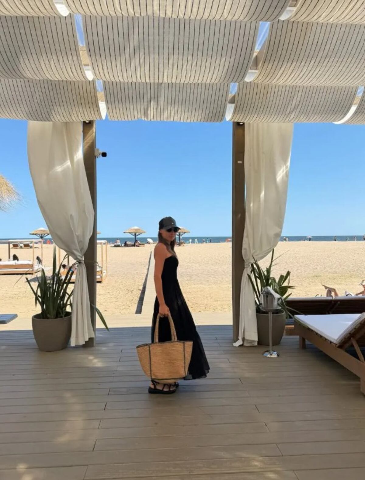 Desde Cancún, Pampita presumió el accesorio más trendy de la temporada.