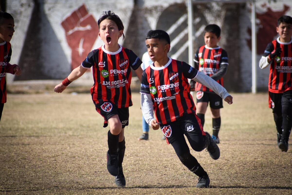 Álvaro "Tilín" Cortez, el "10" de los cebollitas de Los Andes que ya da que hablar. (Prensa Los Andes).