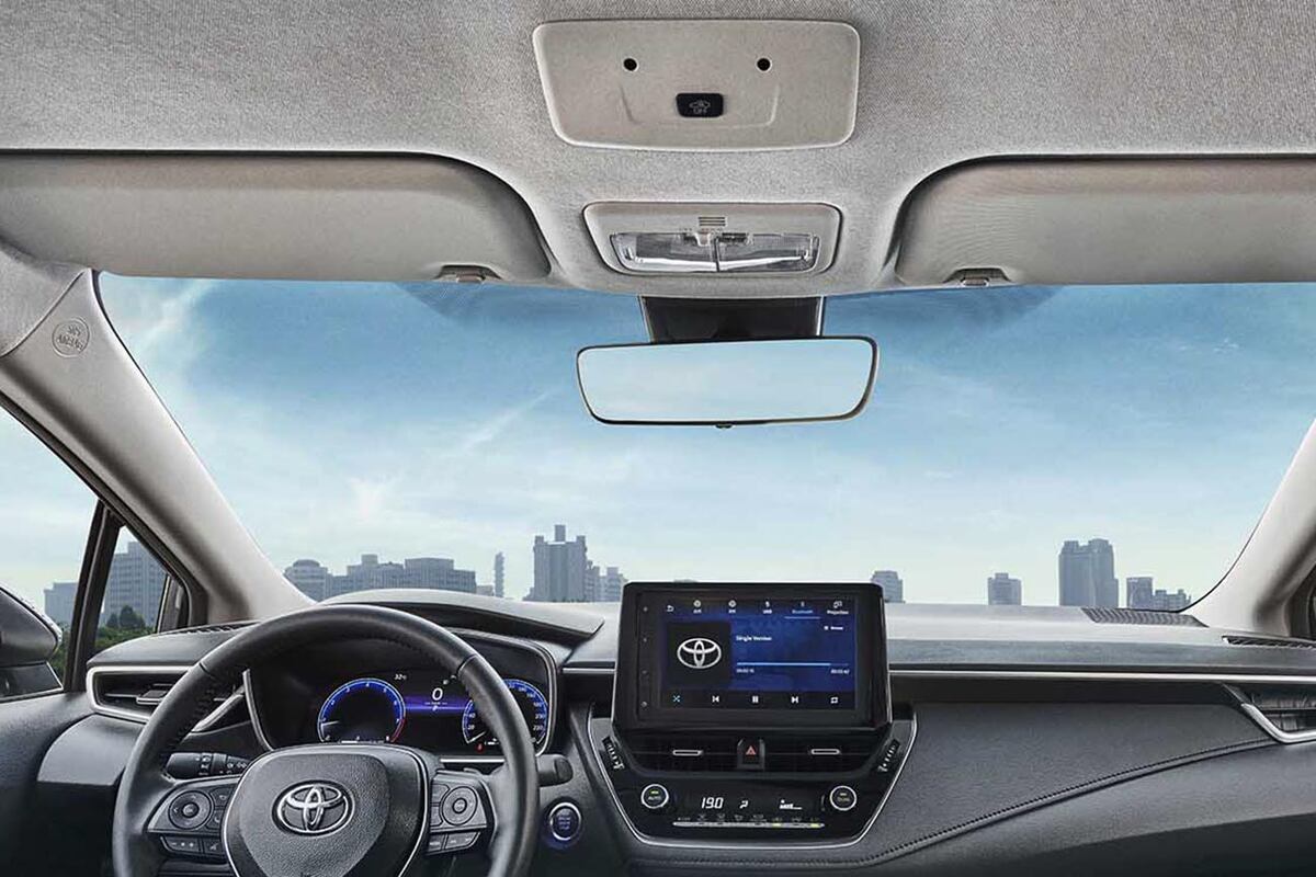 En todas las versiones, se mantiene el equipo multimedia con una pantalla de 9 pulgadas con conectividad inalámbrica para Android Auto y Apple CarPlay.