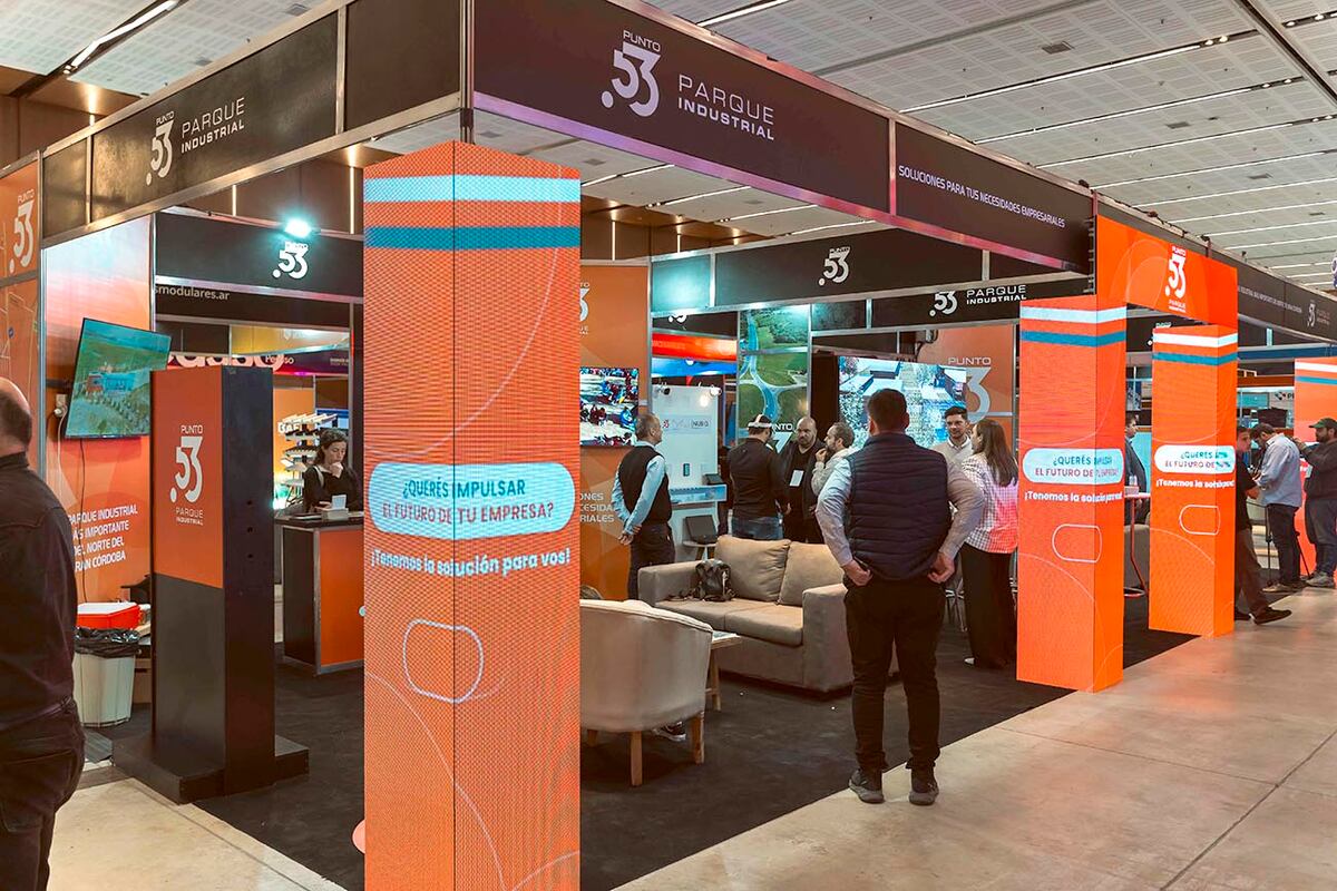 El doble stand central de Punto 53 en la Expo Parques Industriales Córdoba 2025 captó la atención de empresarios e inversores de todo el país.