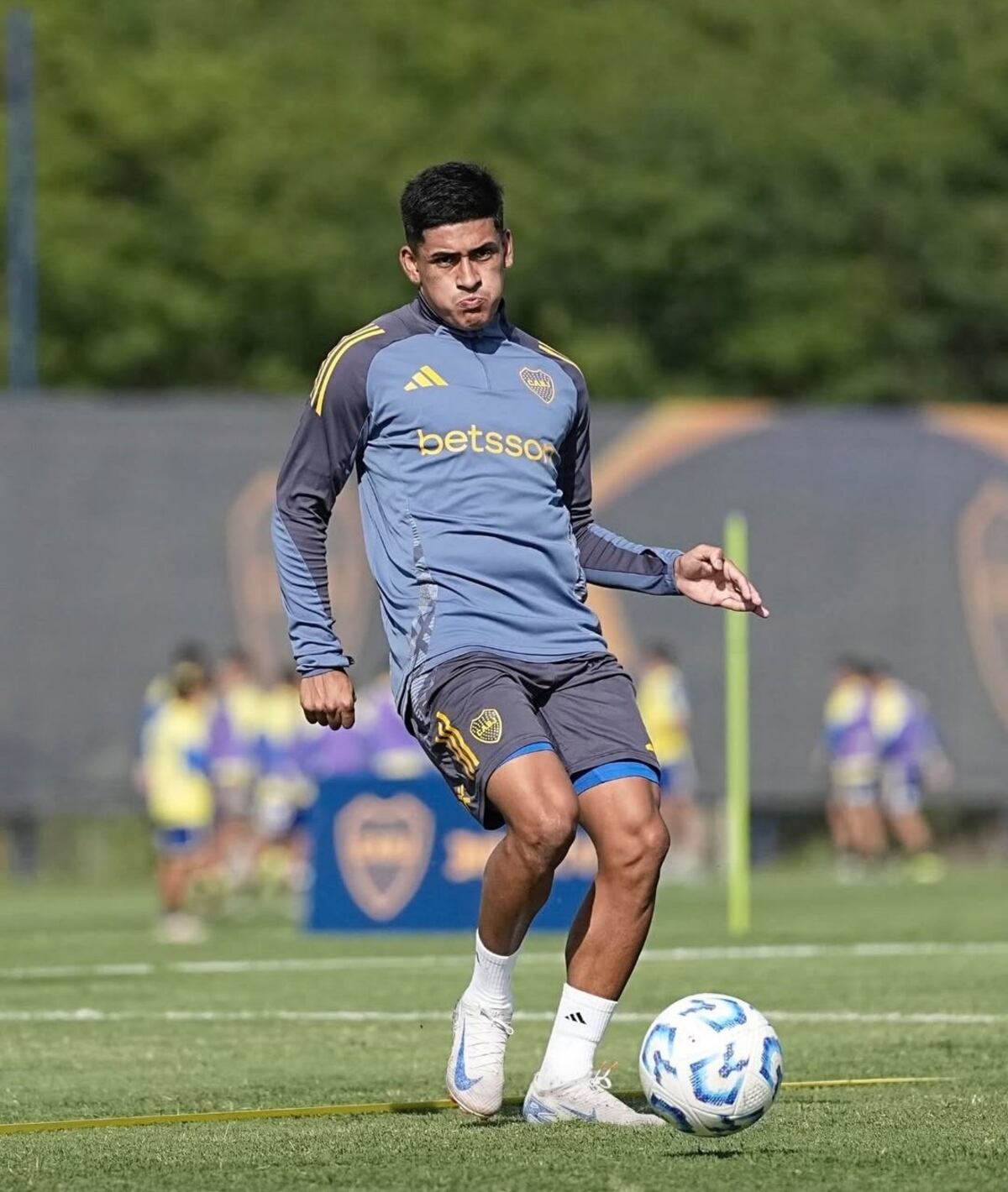 Simón Rivero, crack cordobés que se formó en Atlético Carlos Paz y está "colgado" en Boca. (Instagram Simón Rivero).
