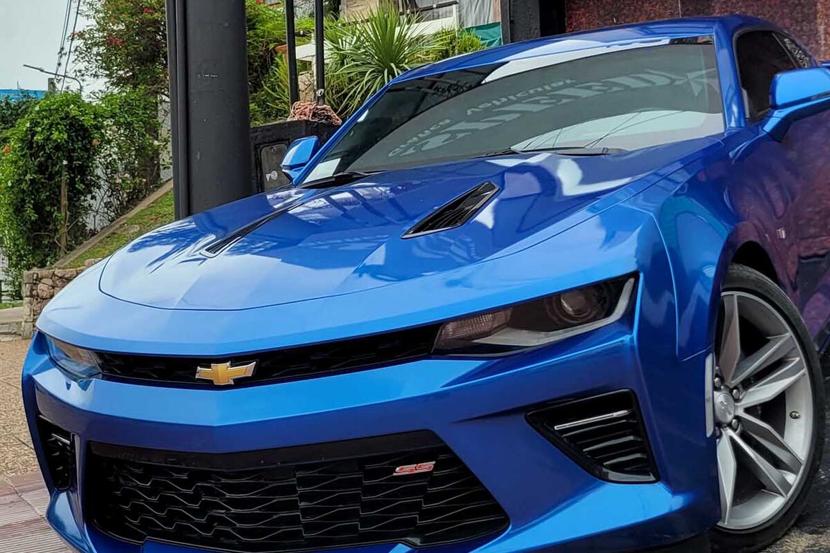 El ploteo tiene como principal finalidad conseguir un resultado estético, pero muchos lo hacen también con el objetivo de proteger la pintura del auto.