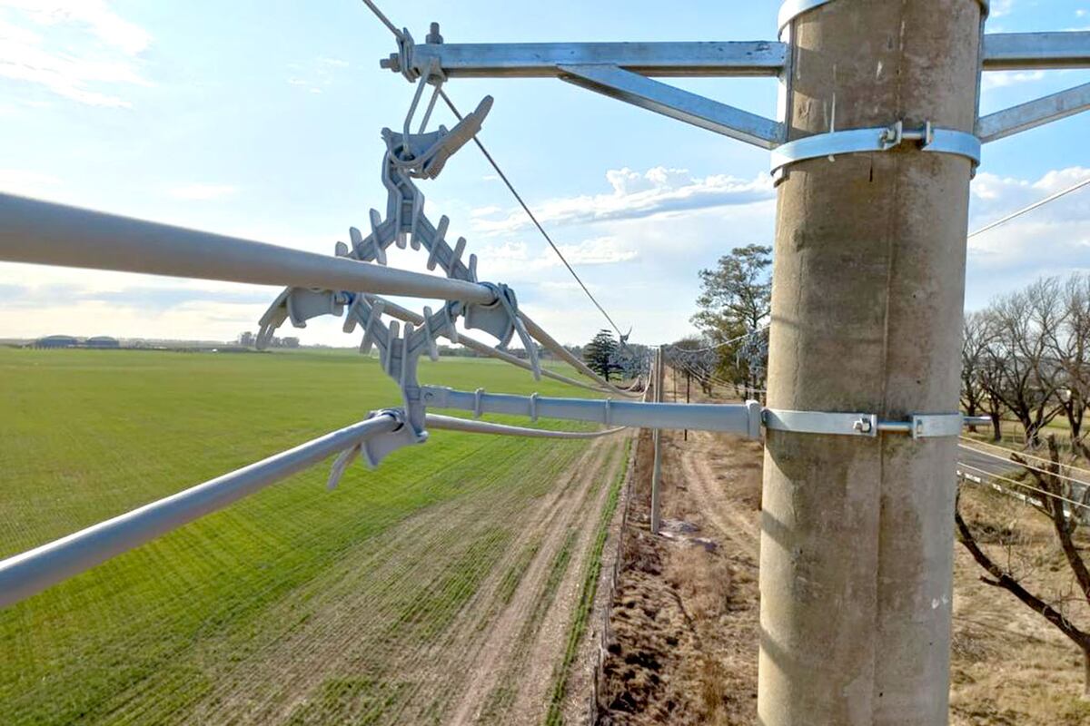 La firma se centra en el cumplimiento riguroso de las normativas eléctricas y mecánicas más exigentes.