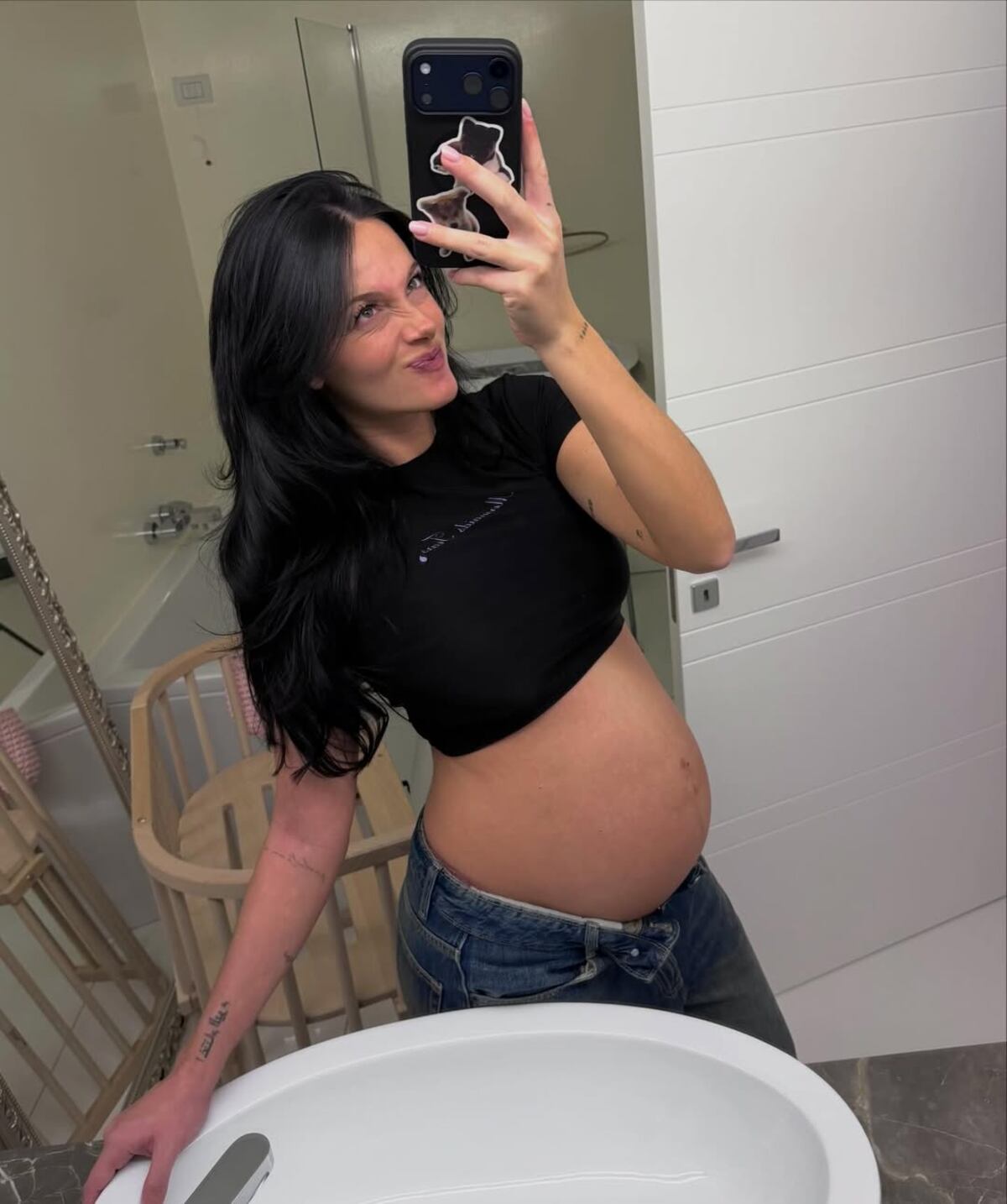 Oriana Sabatini mostró la panza con 7 meses de embarazo