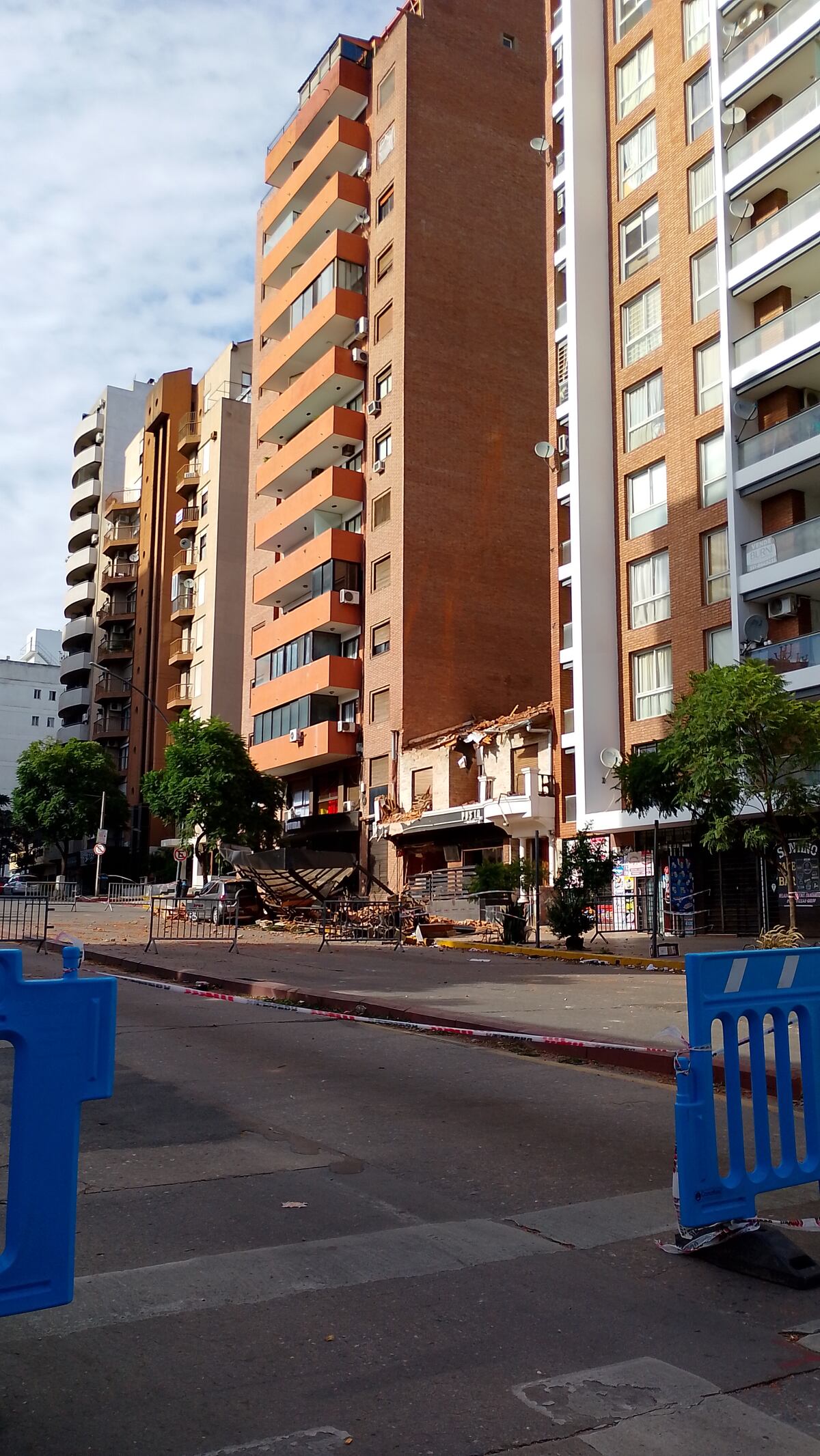 Tragedia en Córdoba. Así quedó el bar de barrio Güemes tras el derrumbe. (La Voz)