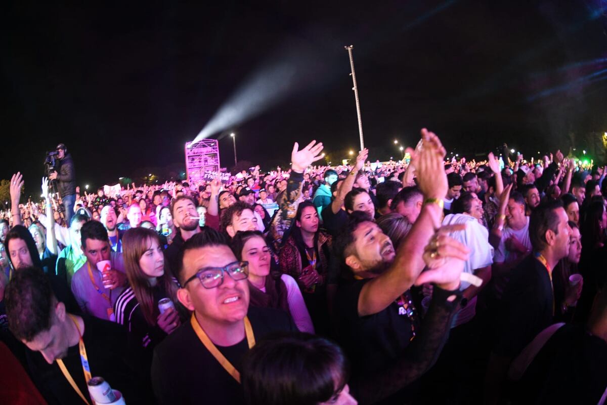 Él público del Festival Nacional de Cuarteto, poco antes de la llegada de La Mona al escenario. (Javier Ferreyra/La Voz).