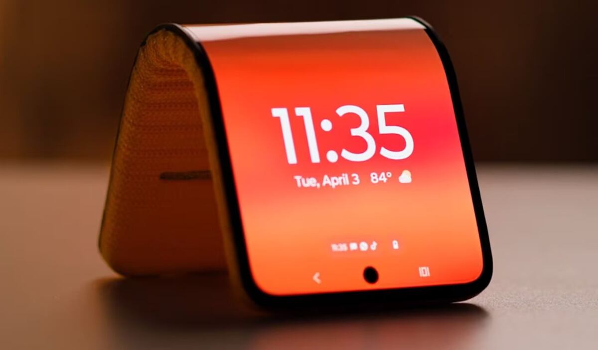 Motorola revoluciona los móviles: el celular flexible que se enrolla en la muñeca, ¿llega al mercado?