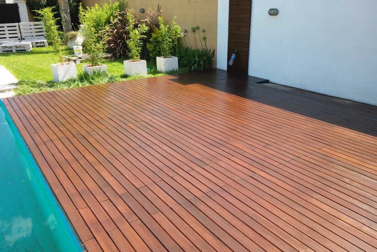 Pileta. Los productos cercanos a la piscina deben tener propiedades antideslizantes.