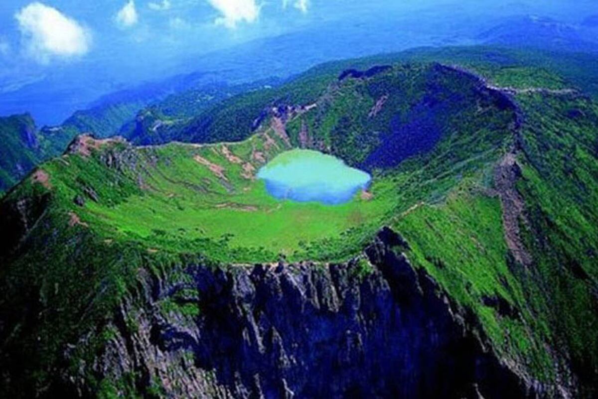 La Isla Jeju y su lago / Aguas Cordobesas