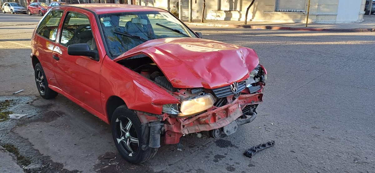 Daños tras el choque en Pueyrredón. (Policía)