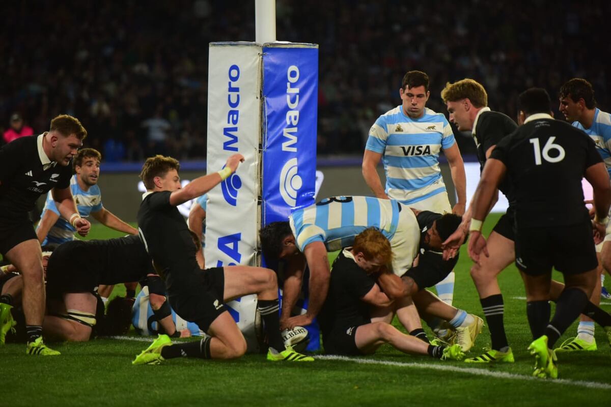 Try del cordobés Joaquín Oviedo en el partido entre Los Pumas y All Blacks. (Nicolás Bravo / La Voz)