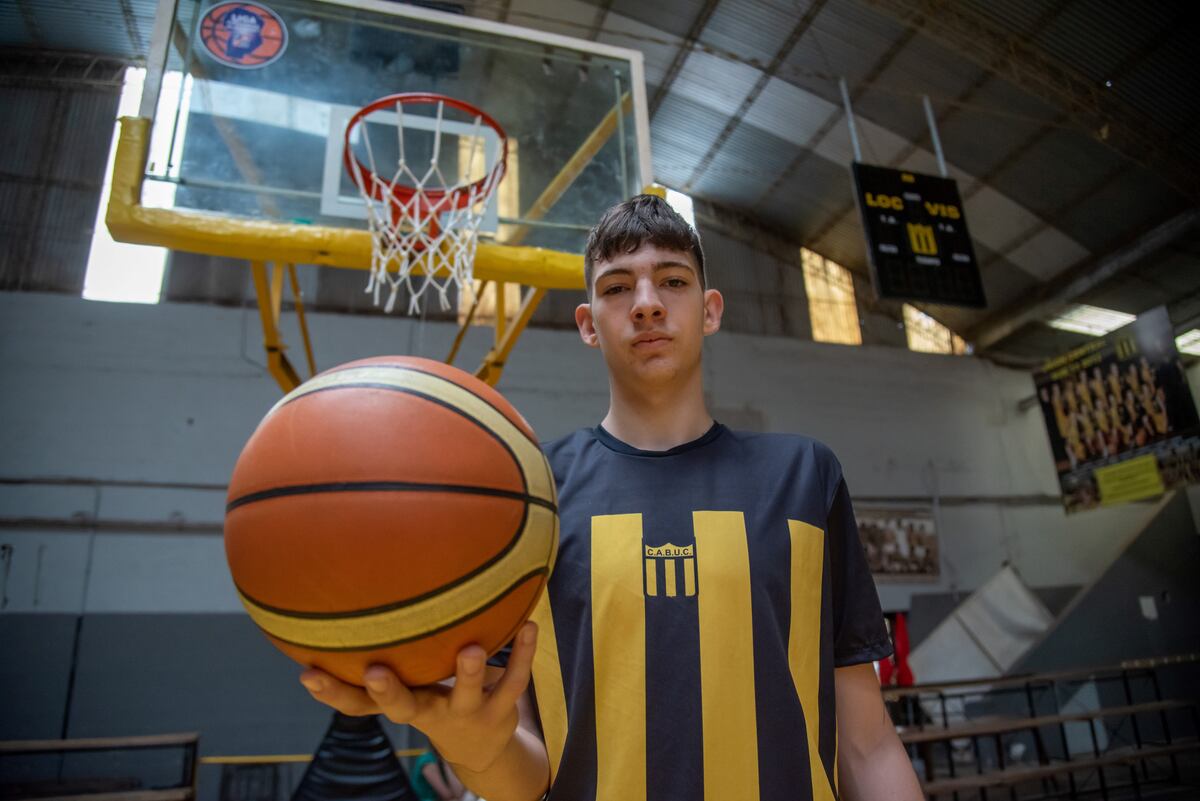 Iván Prato, la "joyita" del básquet cordobés y argentino, se formó en Central Argentino de Villa María y sigue su carrera en el Varese de Italia. (Martín Llampayas / La Voz)